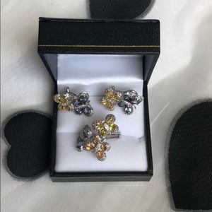 Set of a ring and earrings 14 k white gold